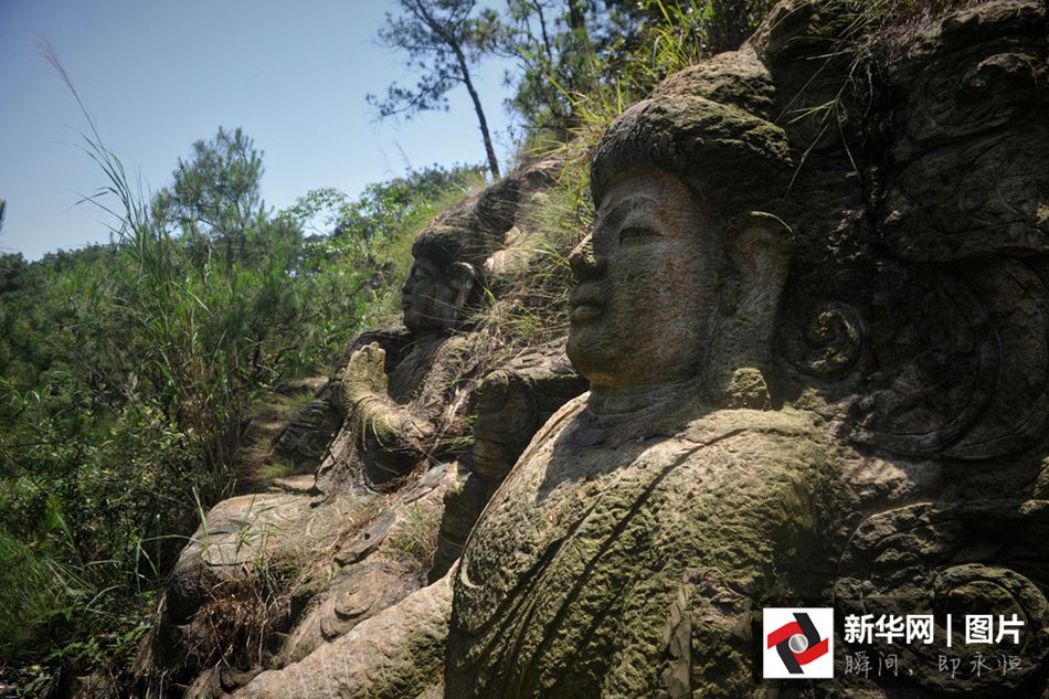 Grottoes with hundreds of Buddha statues in Guangdong become popular overnight