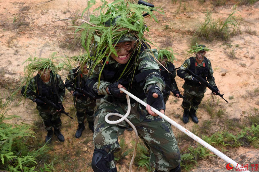 Guangxi armed police corps conduct field training