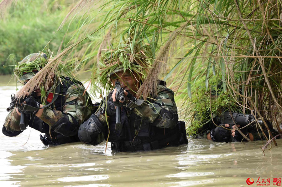 Guangxi armed police corps conduct field training