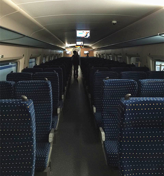 A glimpse into the cabin of a Kunming–Shanghai high-speed train