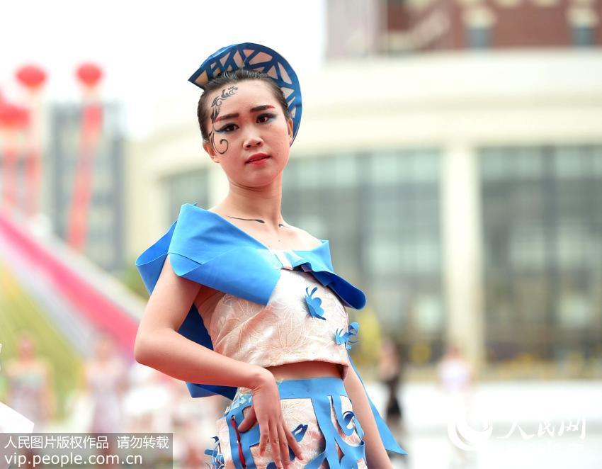 Creative dresses made out of waste shown in E China