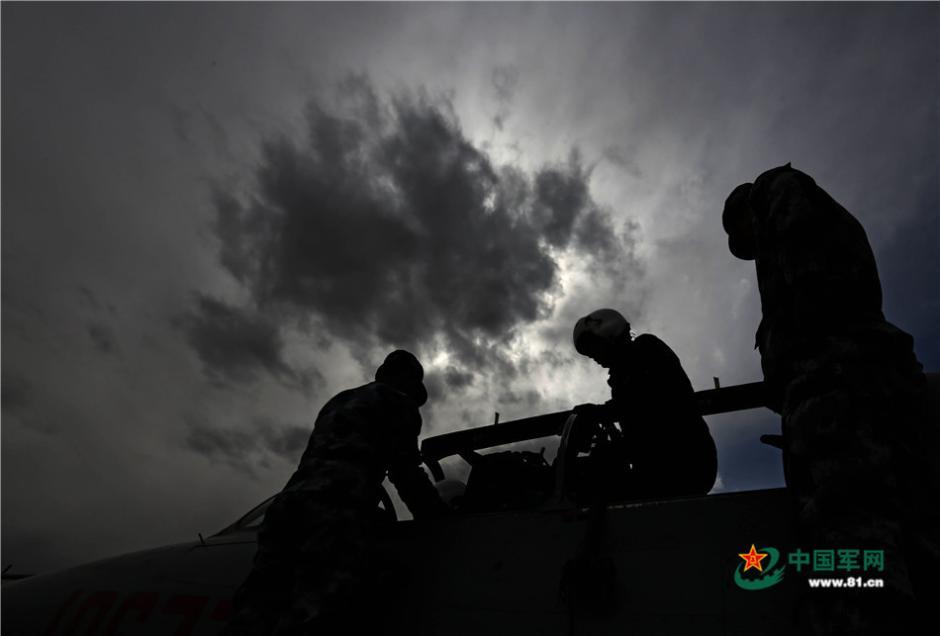 Fighters conduct drill over the Qilian Mountains