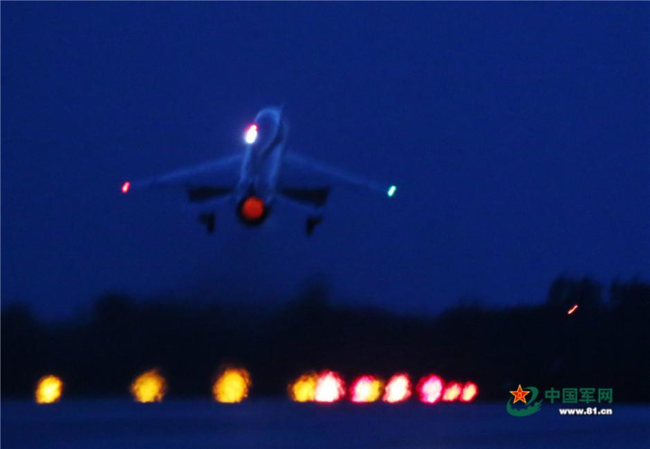 Fighters conduct drill over the Qilian Mountains