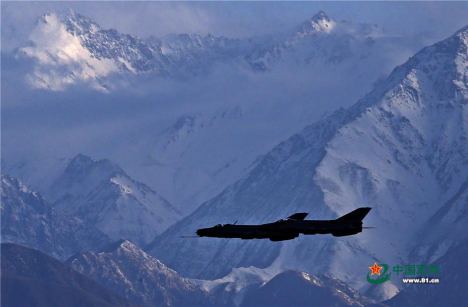 Fighters conduct drill over the Qilian Mountains