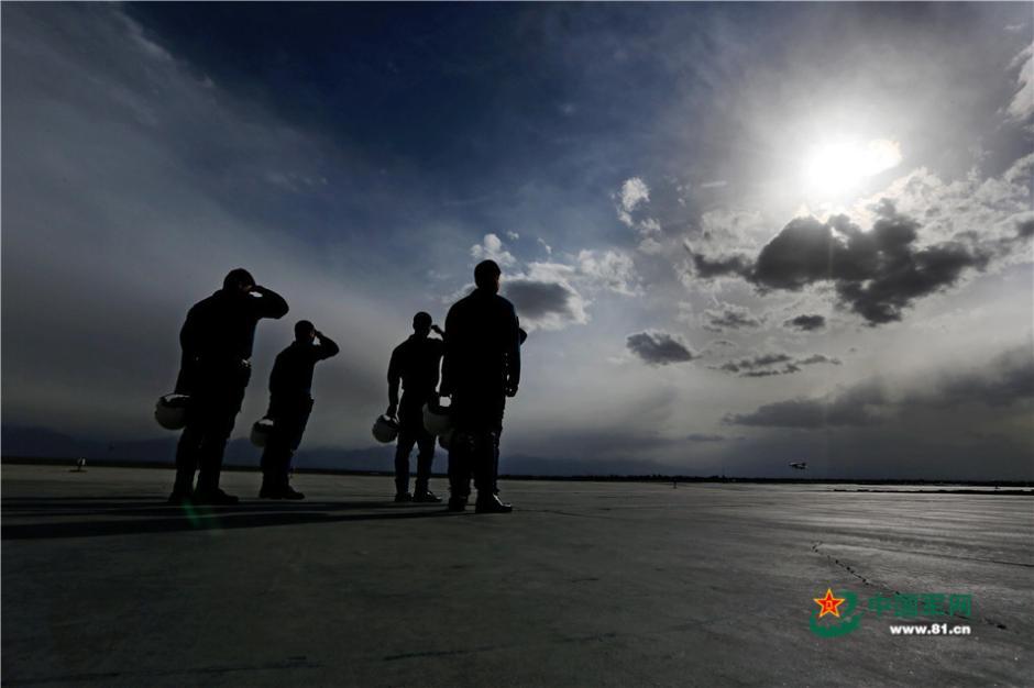 Fighters conduct drill over the Qilian Mountains