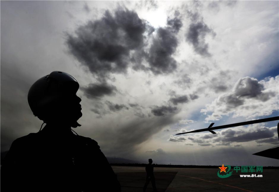 Fighters conduct drill over the Qilian Mountains