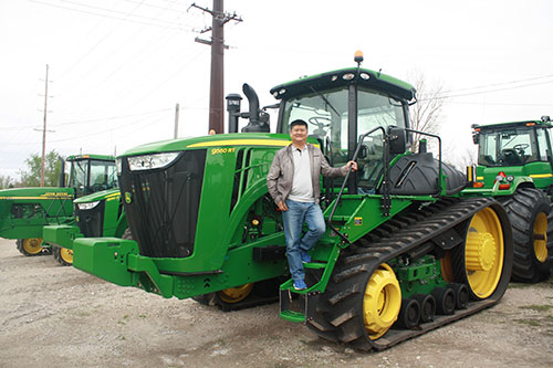 Farmer in Xinjiang makes innovation based on US-made cotton machine