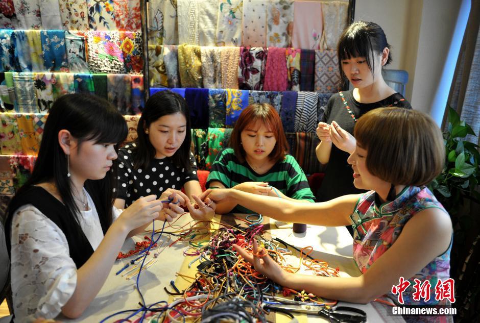 The life of a post-90s cheongsam tailor in Chengdu