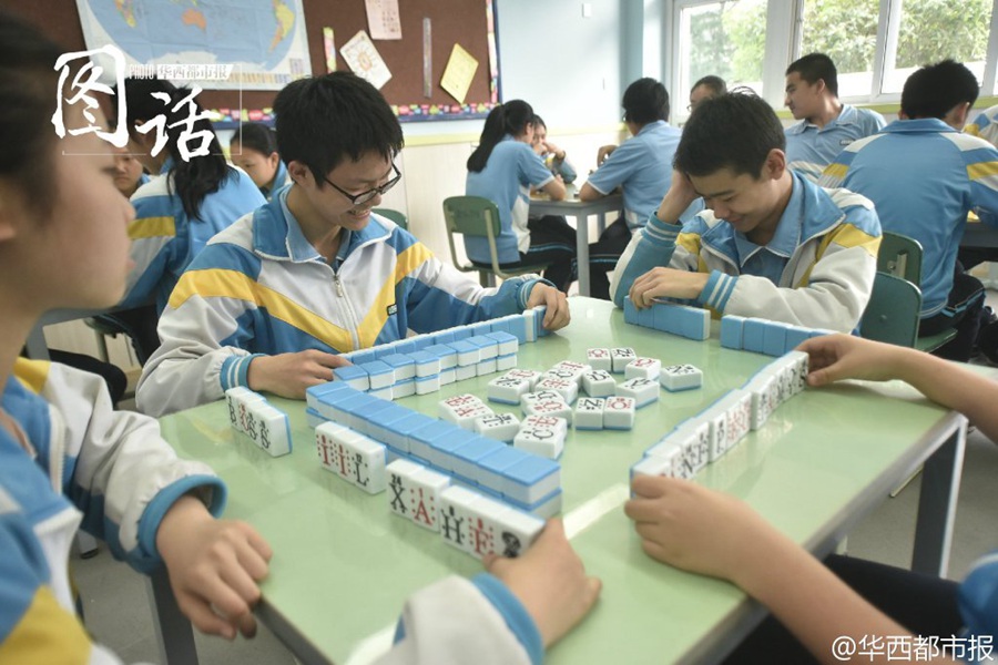 Middle school principal invents 'English mahjong' to help students learn the language