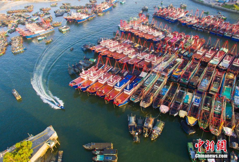 Thousand fishing vessels in Guangxi suspend summer fishing