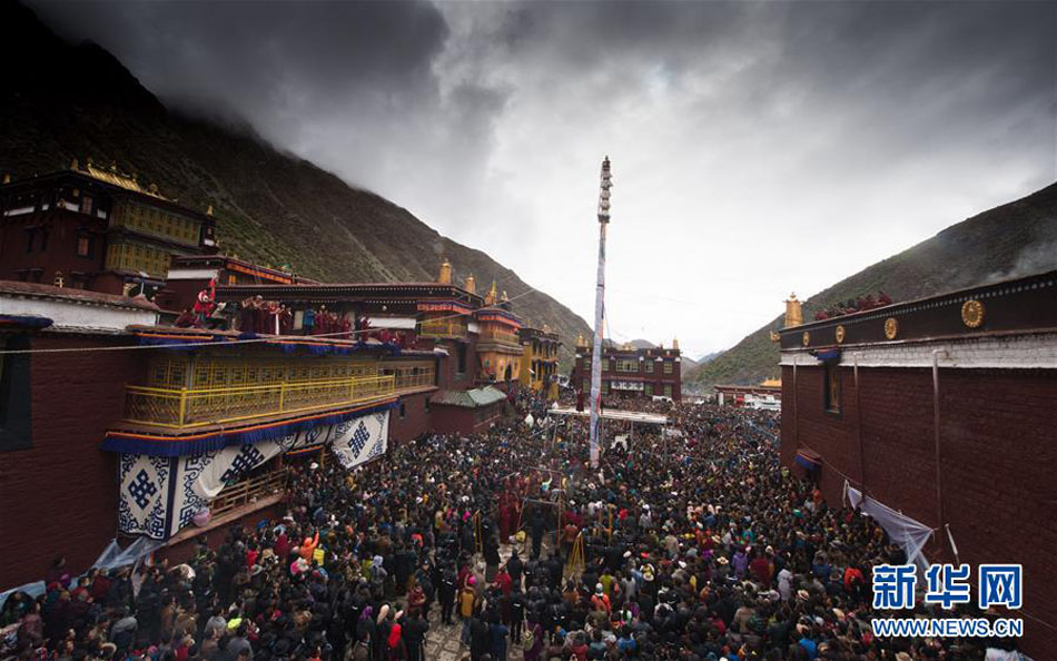 Tibetan Buddhist prayer banners fly up