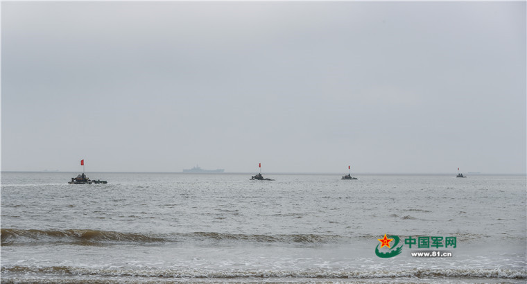 PLA infantry regiment conducts coordinated training with navy unit