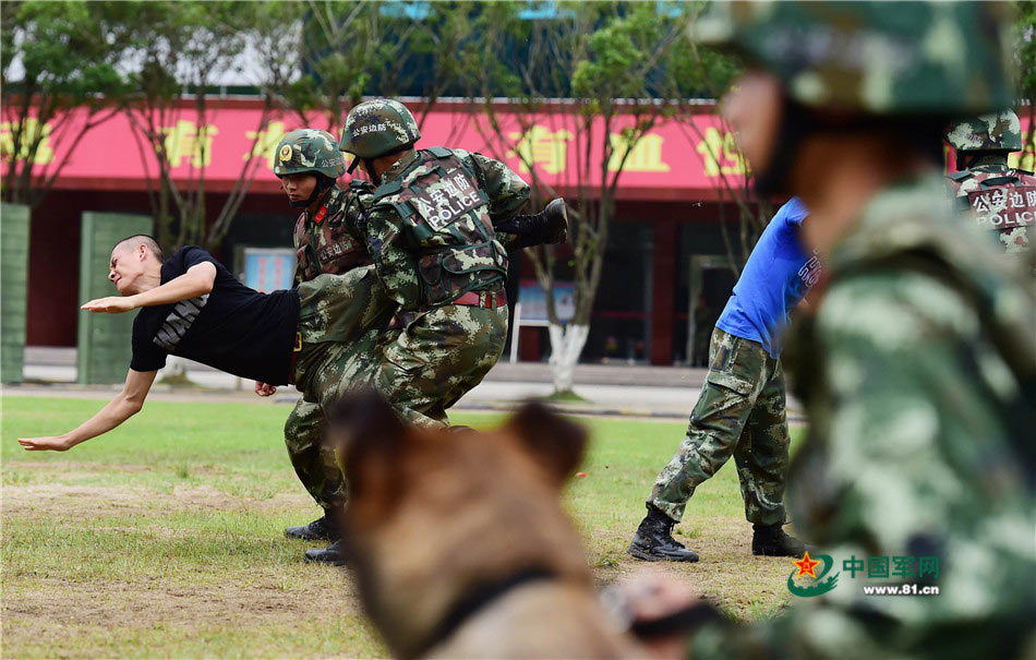 Guangdong border armed police force conducts actual combat contest