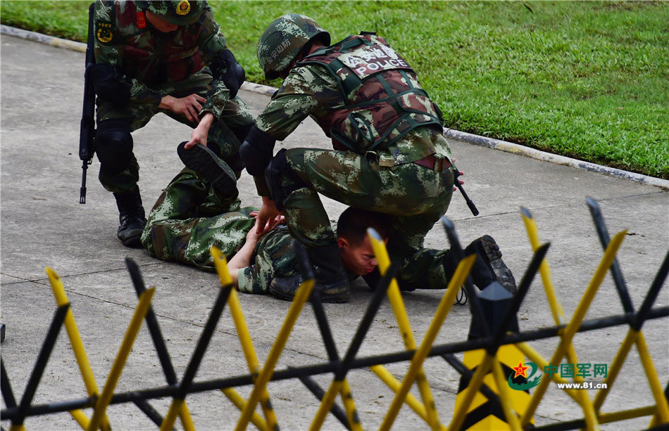 Guangdong border armed police force conducts actual combat contest