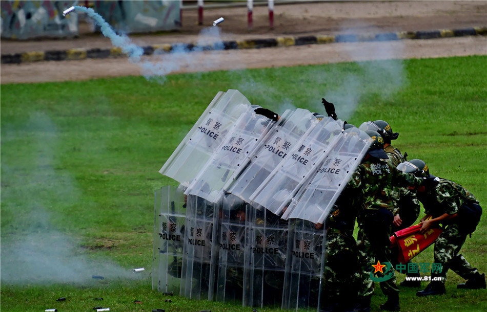 Guangdong border armed police force conducts actual combat contest