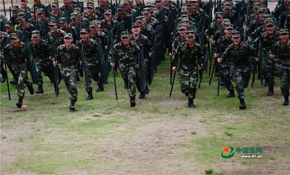 Guangdong border armed police force conducts actual combat contest