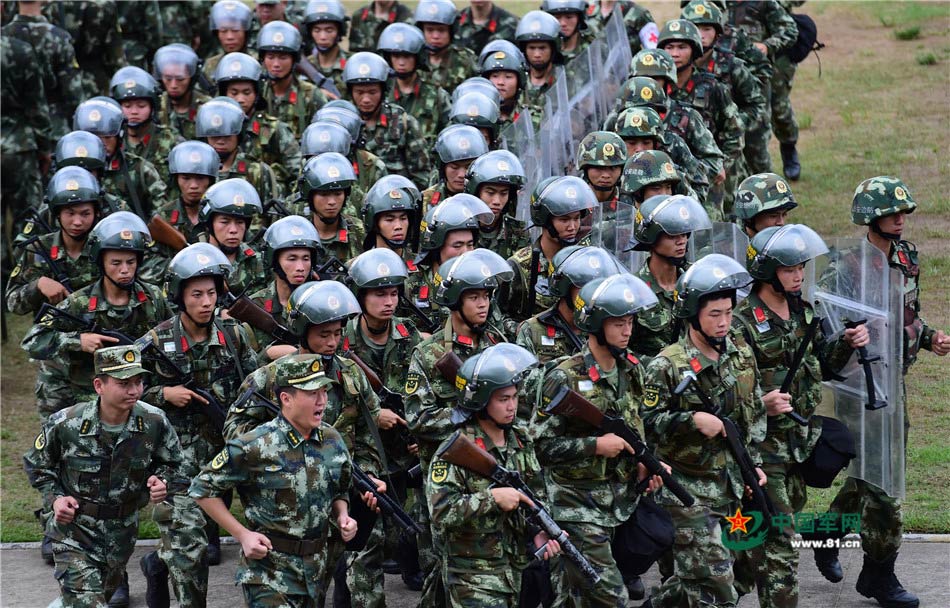 Guangdong border armed police force conducts actual combat contest