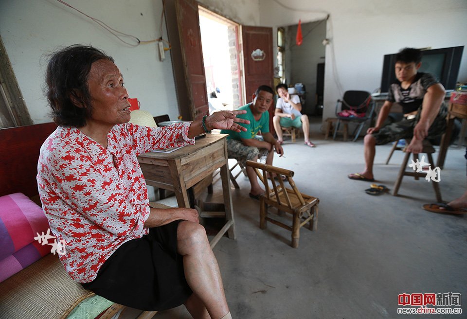 Octogenarian spends 6 million yuan to build porcelain palace