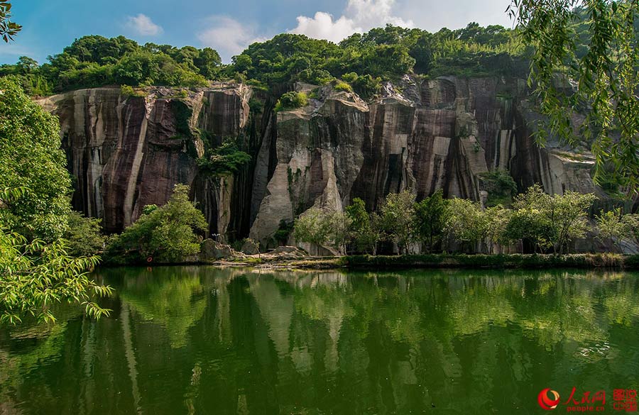 Amazing scenery of Donghu Lake