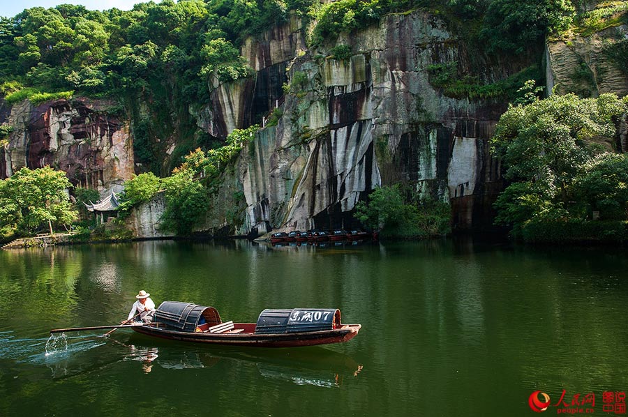 Amazing scenery of Donghu Lake