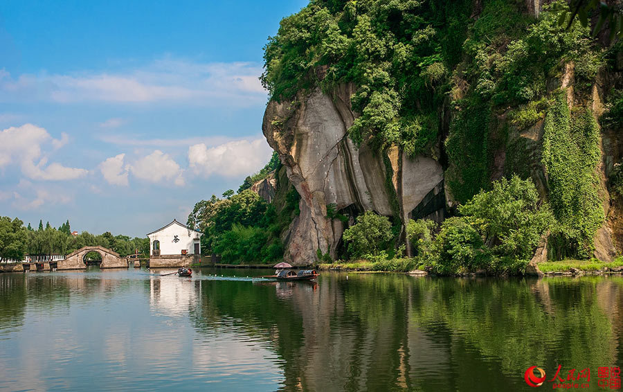 Amazing scenery of Donghu Lake