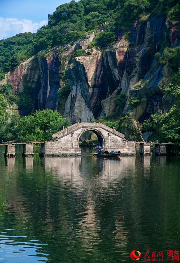 Amazing scenery of Donghu Lake