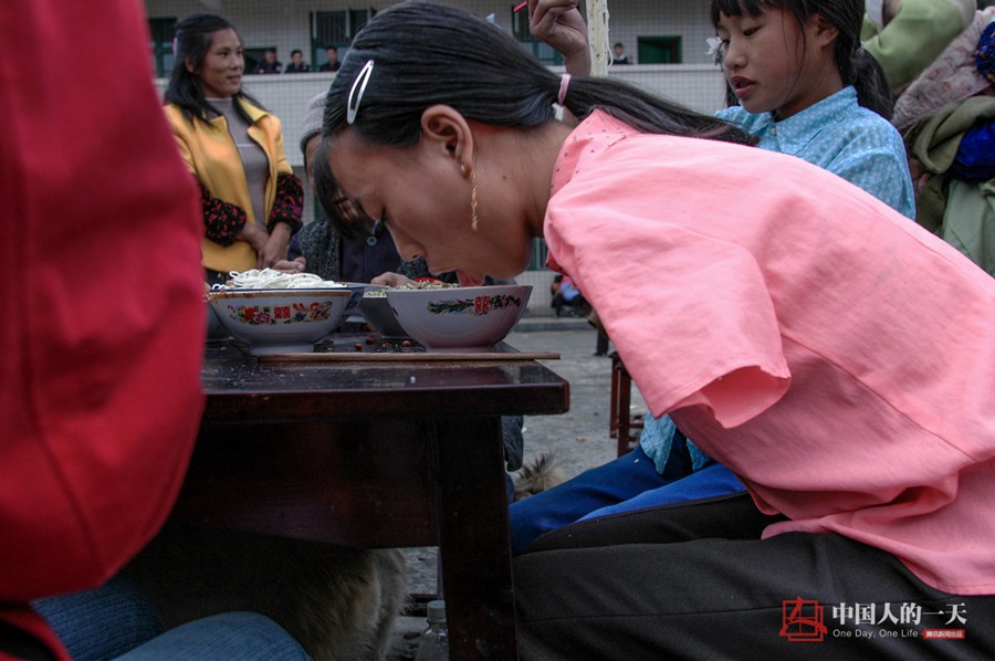 Armless woman lives her life with optimism