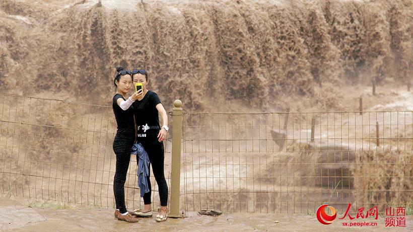 Heavy rains add to beauty of Hukou Waterfall