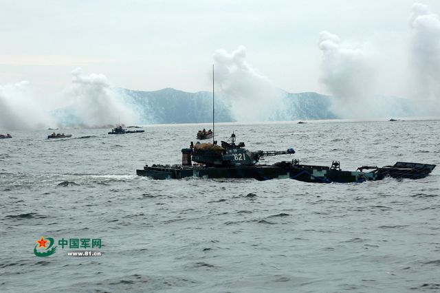 Chinese marine corps perform drill in South China Sea