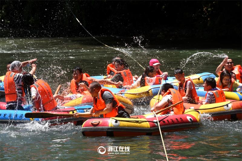 Tourists drift along river in Zhejiang scenic area