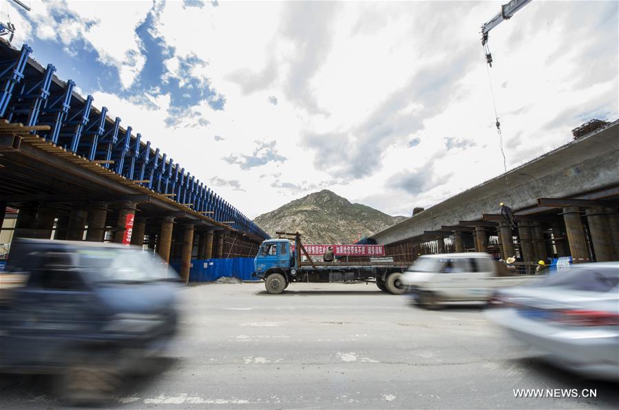 Main project of ring road underway in Tibet