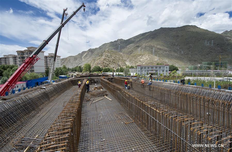 Main project of ring road underway in Tibet