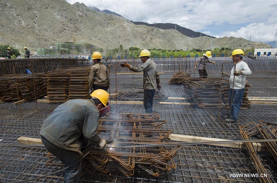 Main project of ring road underway in Tibet