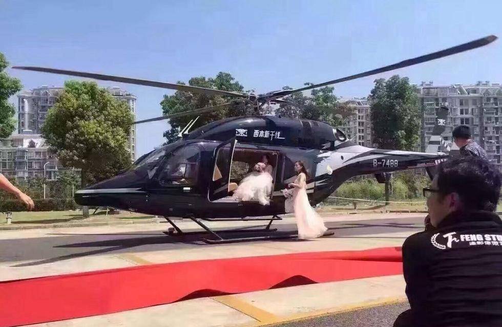 Helicopter transporting newlyweds causes traffic jam in Shanghai