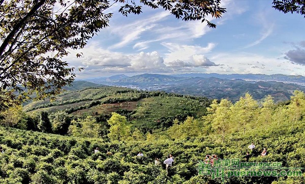 Beautiful Scenery in Huanglong Mountain