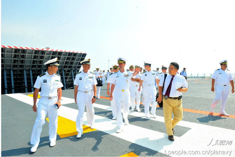 US Navy chief tours Liaoning aircraft carrier