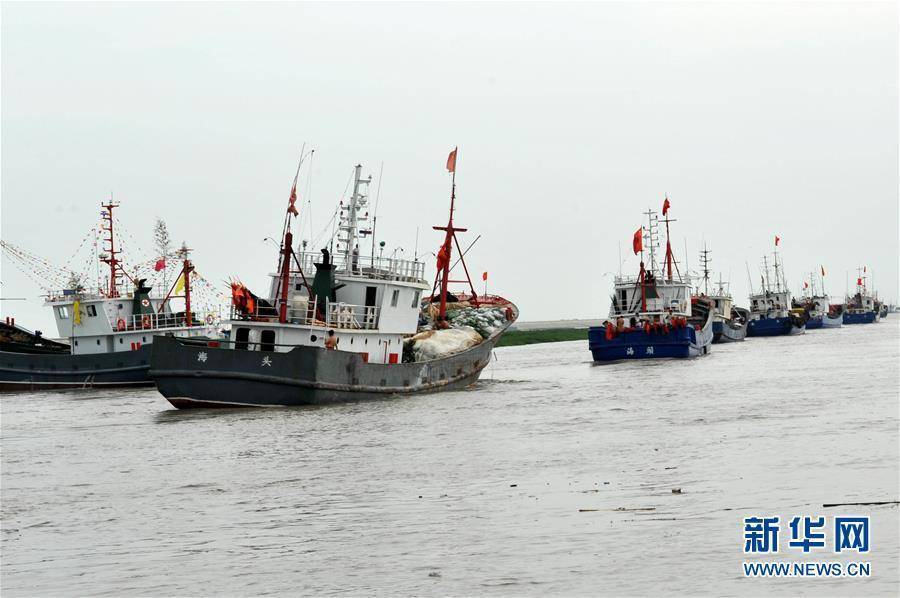 Fishing boats set sail on first day of new fishing season