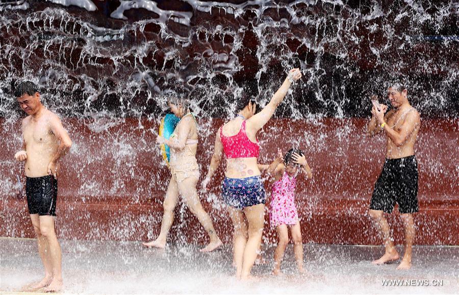 Heat wave hits SW China