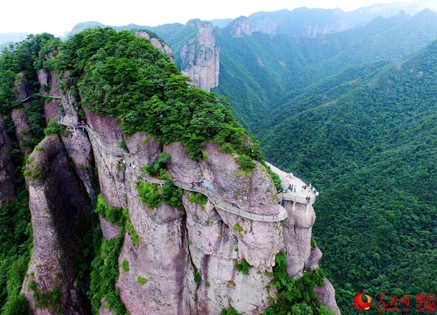 Magnificent Shenxianju Mountain in Zhejiang