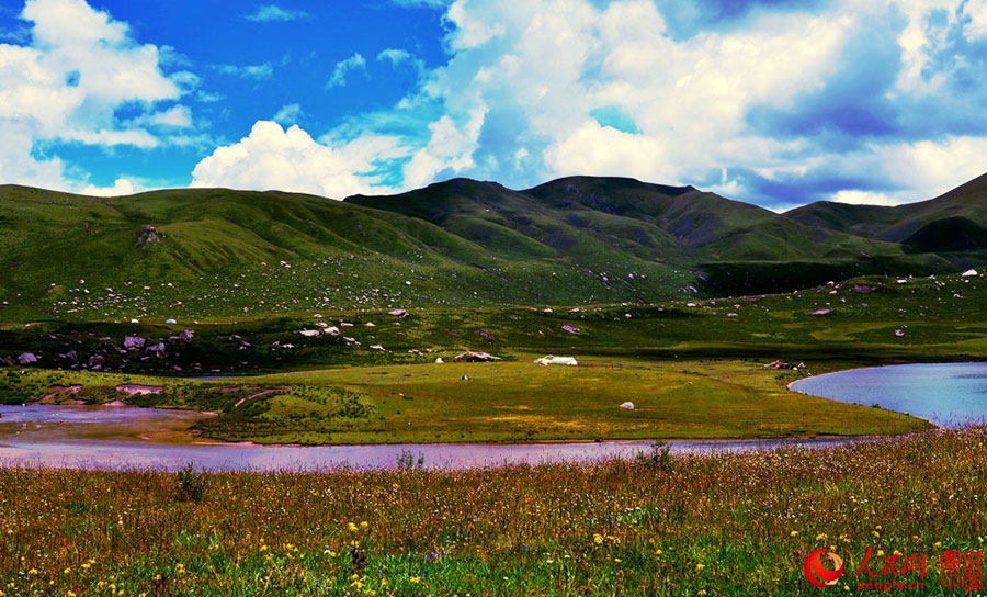 Nianboyuze Peak: majestic mountains, stunning lakes