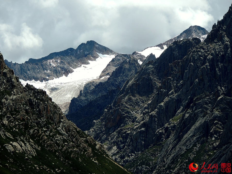 Nianboyuze Peak: majestic mountains, stunning lakes