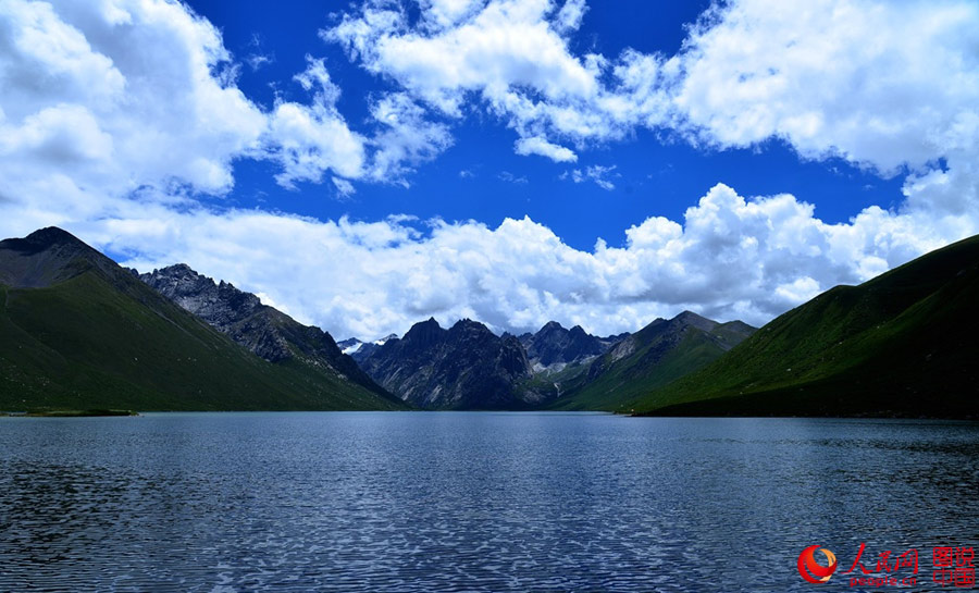 Nianboyuze Peak: majestic mountains, stunning lakes