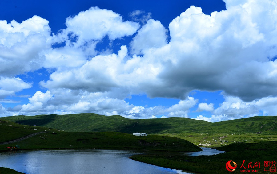 Nianboyuze Peak: majestic mountains, stunning lakes