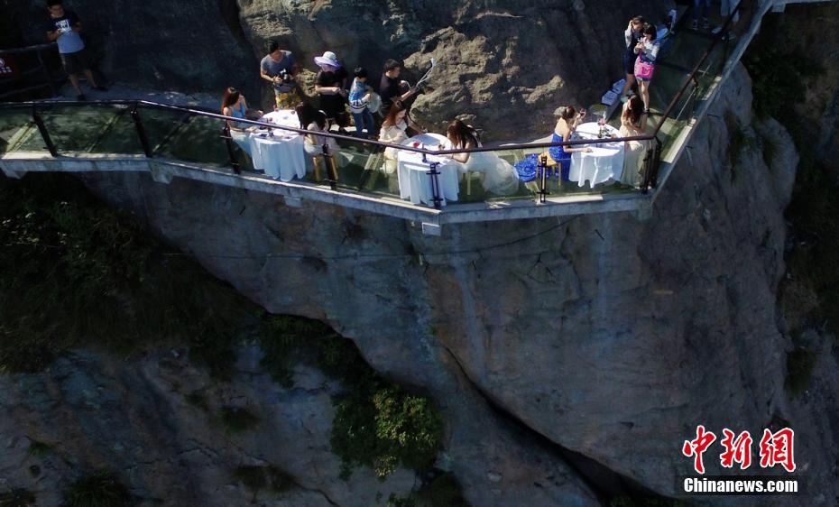 Take a sip of wine at the glass skywalk in Hunan