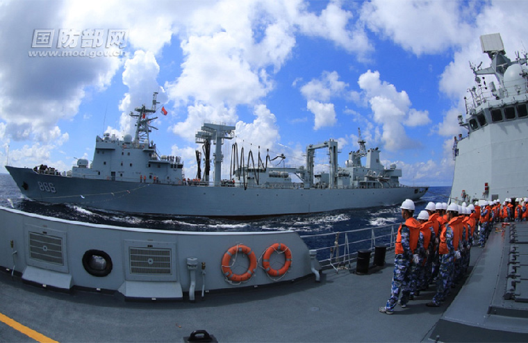 Missile destroyer Jingzhou attends combat training