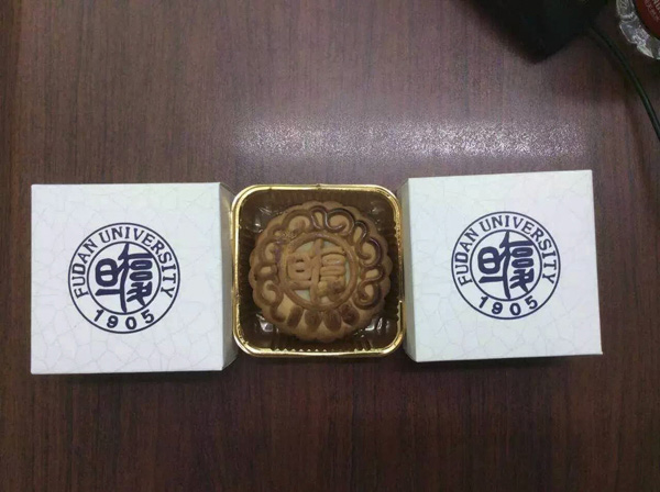 Special mooncakes distributed by Shanghai universities 