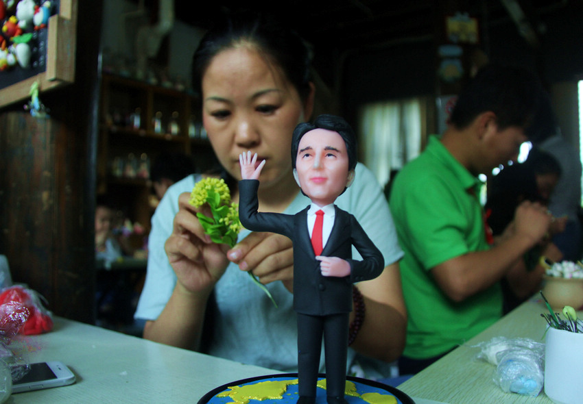 Hangzhou artist creates dough figurines of G20 leaders to symbolize wish for world peace