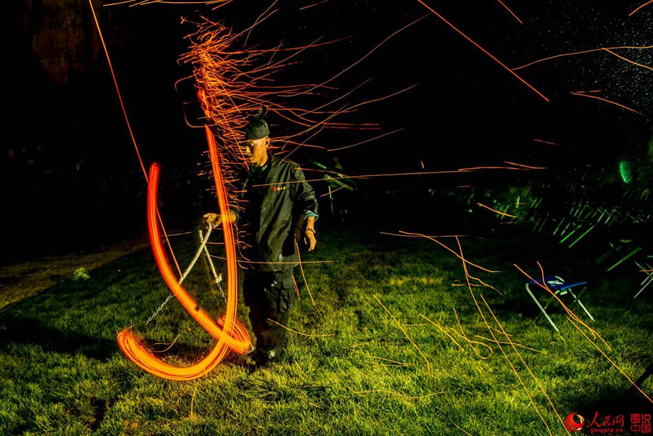 Traditional Chinese molten iron 'fireworks'