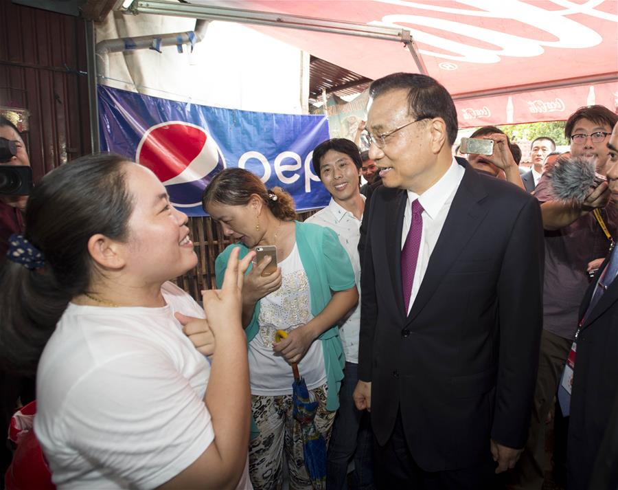 Chinese premier visits Chinese-language school in Laos