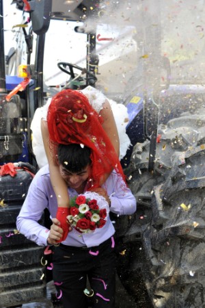 Special wedding features 10 tractors